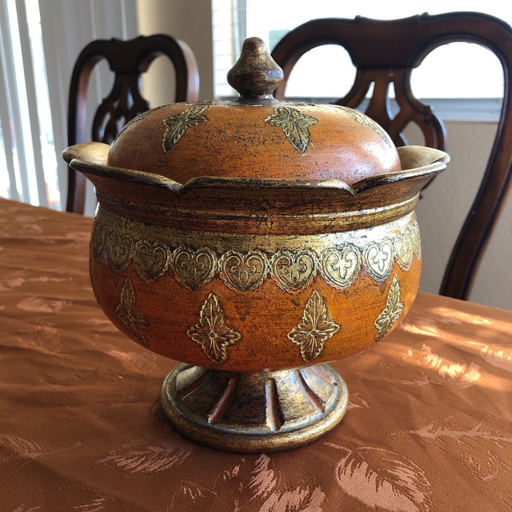 Italy 2903 Pottery Bowl/Base with top